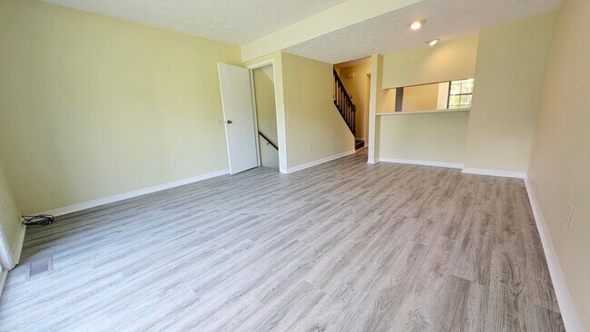 Photo - 534 E Graham Pl