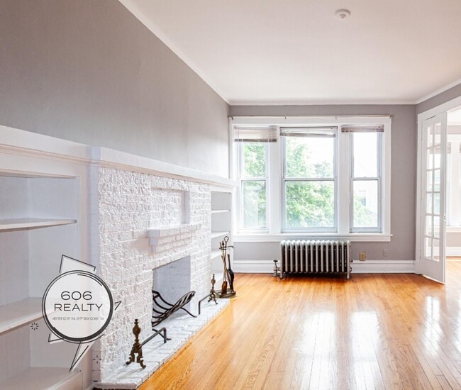 Photo - Sunny, Two Bed/One Bath in Andersonville!! Unit 3N