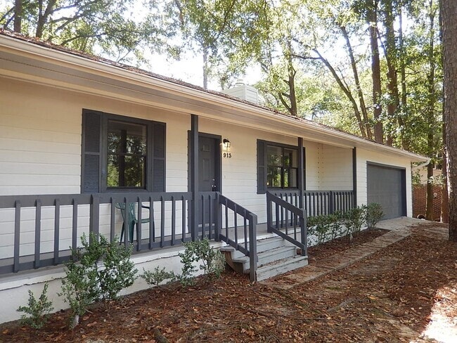 Building Photo - 913 Tamarack Ave Rental