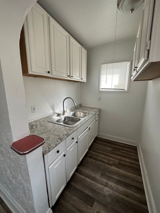 Photo - 3bd UPSTAIRS DUPLEX Cash Pay/Section 8 Unidad UP