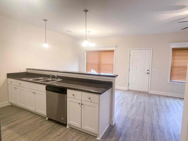 Photo - 278 Bridgewater Ln