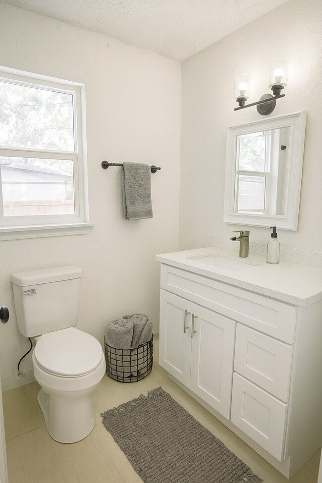 Building Photo - 7640 Broadview Dr Rental