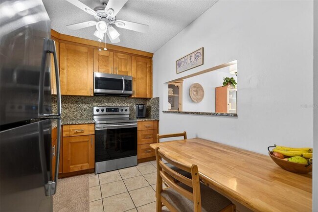 7625 Sun Island Dr S Unidad 207