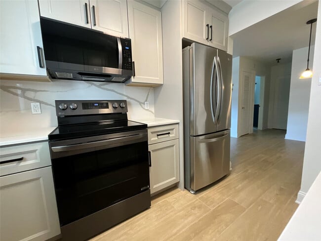 Photo - 2424 NE 9th St Unit 208