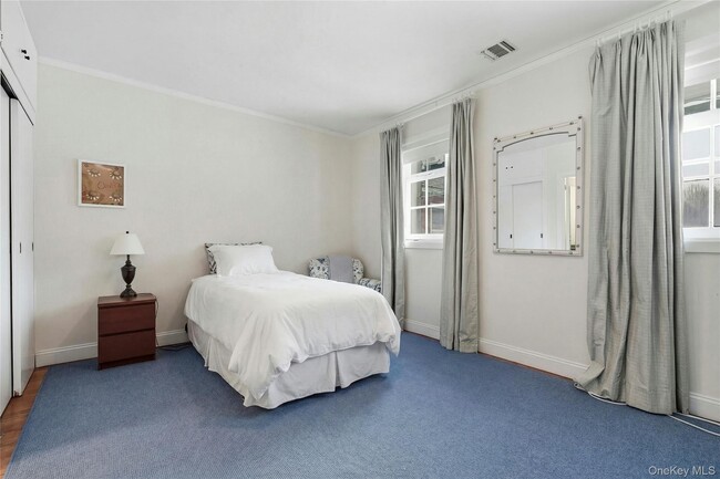 Photo - 74 Peacock Ln