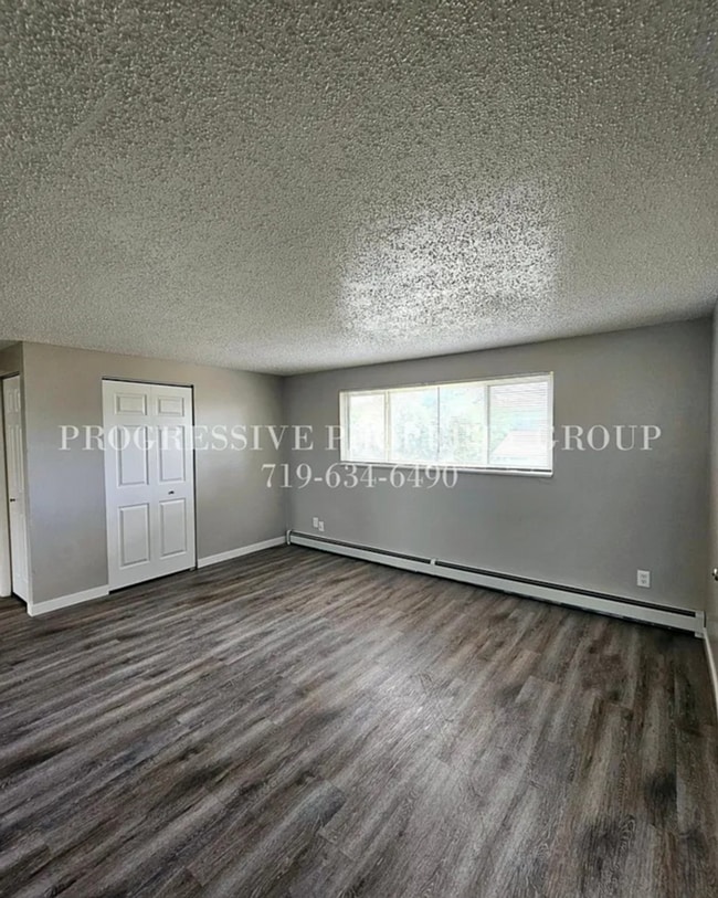 Photo - Charming Renovated 2-Bedroom – Includes Utilities | Move In Now – Next Month’s Rent is Waived!