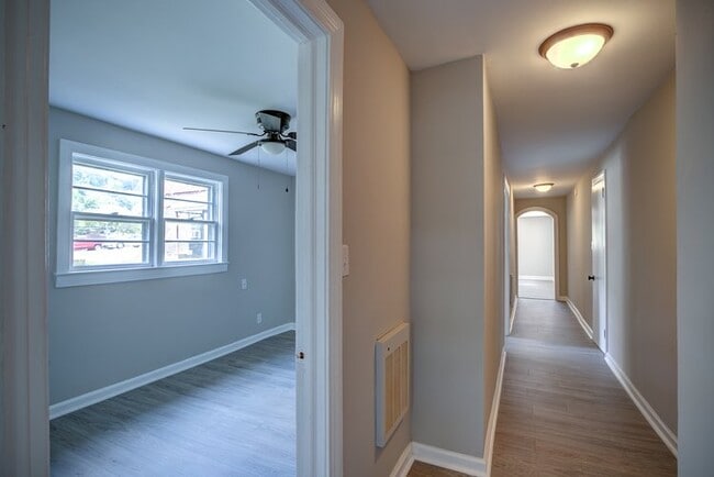 Photo - 237 Queen St Unit #1