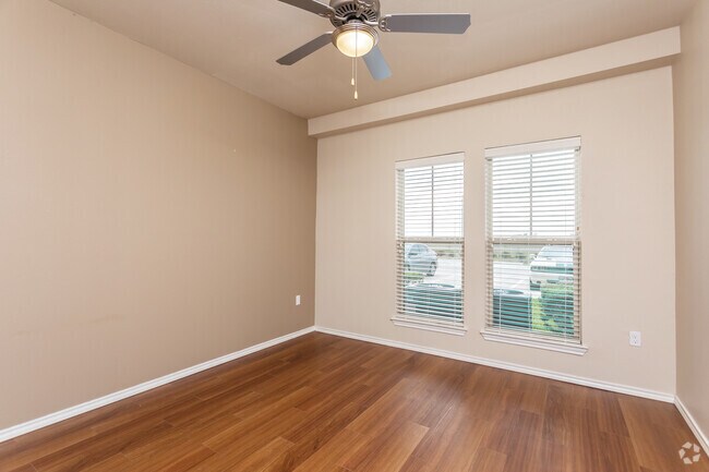 1BR, 1BA - 685SF Bedroom