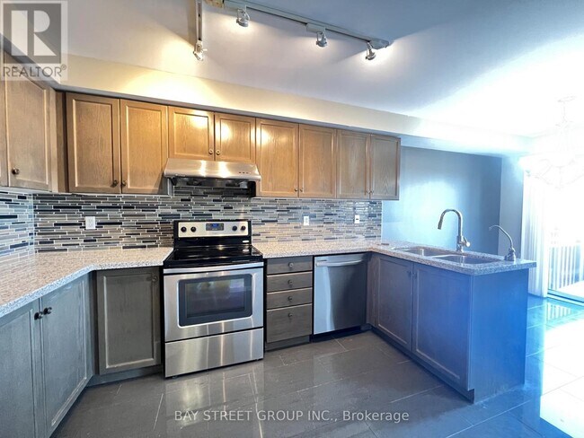 Photo - 63 Royal Chapin Crescent