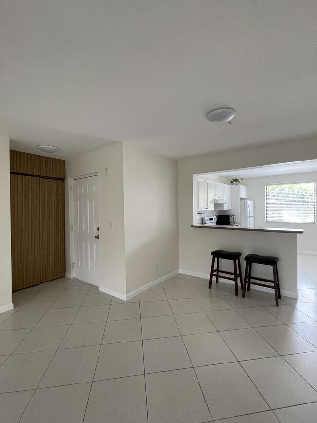 Building Photo - 5661 Riverside Dr Unit 101B7