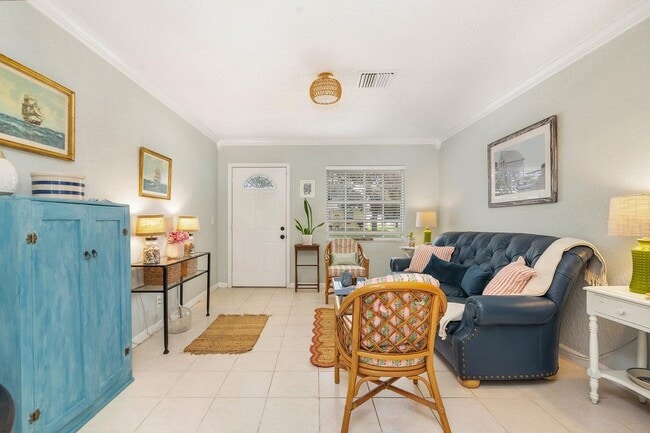 Photo - 808 Iroquois St