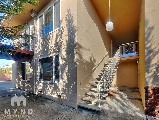Building Photo - 3757 39th Ave Rental