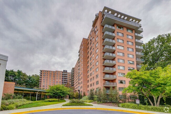 Building Photo - MUST SEE! Beautiful and spacious 3BR/2BA c... Unit 614E Rental