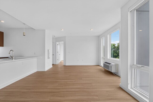 01 Line - 2 Bed, 2 Baths