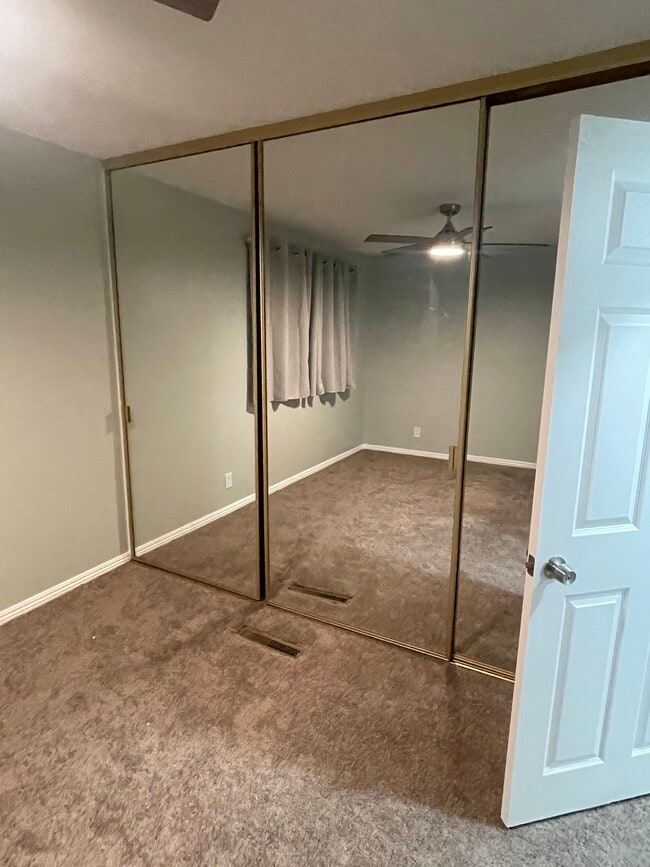 Photo - 810 W Lambert Rd