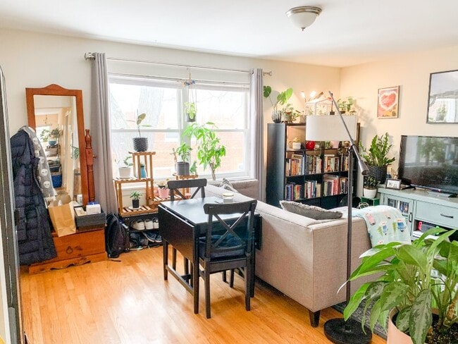 Photo - 2121 W Berwyn Ave