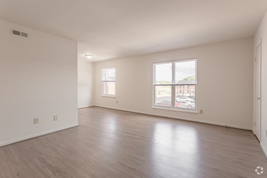 2BR.1.5BA,- 807SF
