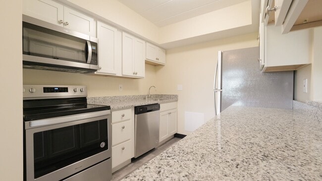 Photo - 700 Lee Dr