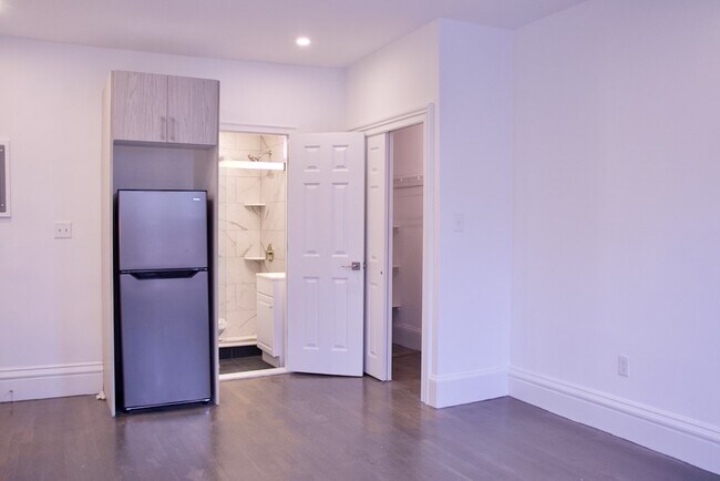 225 Newbury St Unit 2F