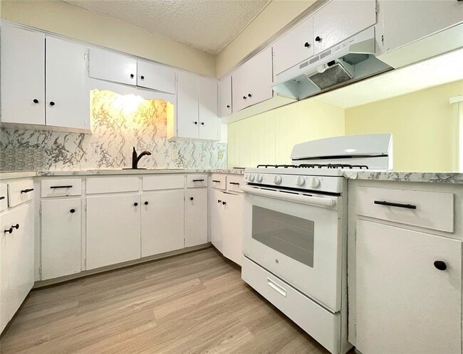 Photo - 902 N Meadows Dr