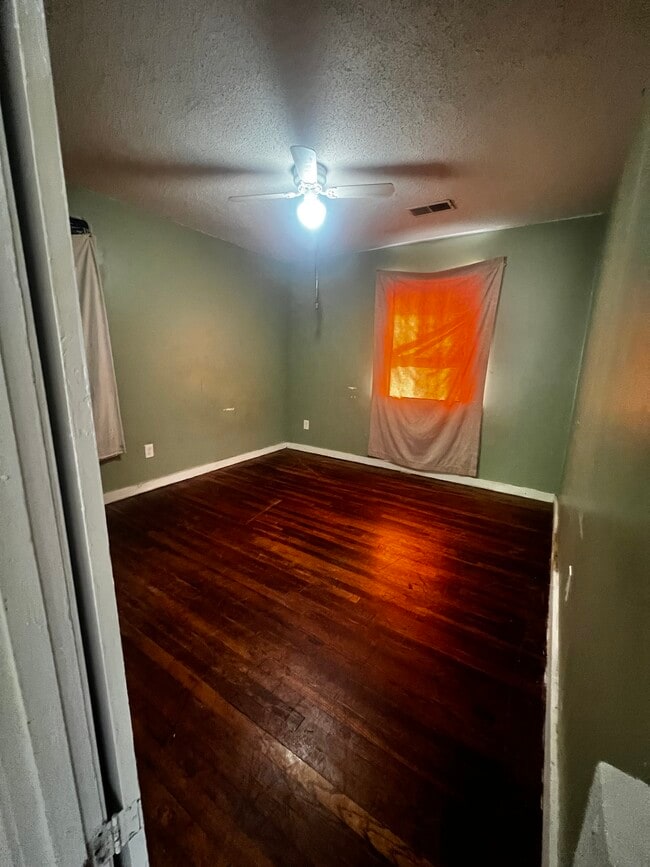 Photo - 944 Alice Ave