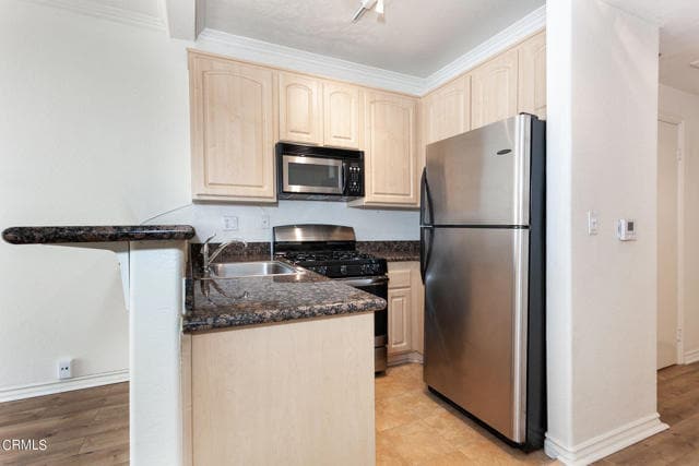 Photo - 300 N El Molino Ave Unidad 210