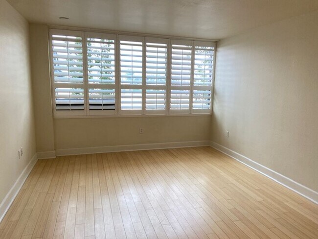 Photo - Newly Remodeled Downtown Stunner - Close t... Unit 207