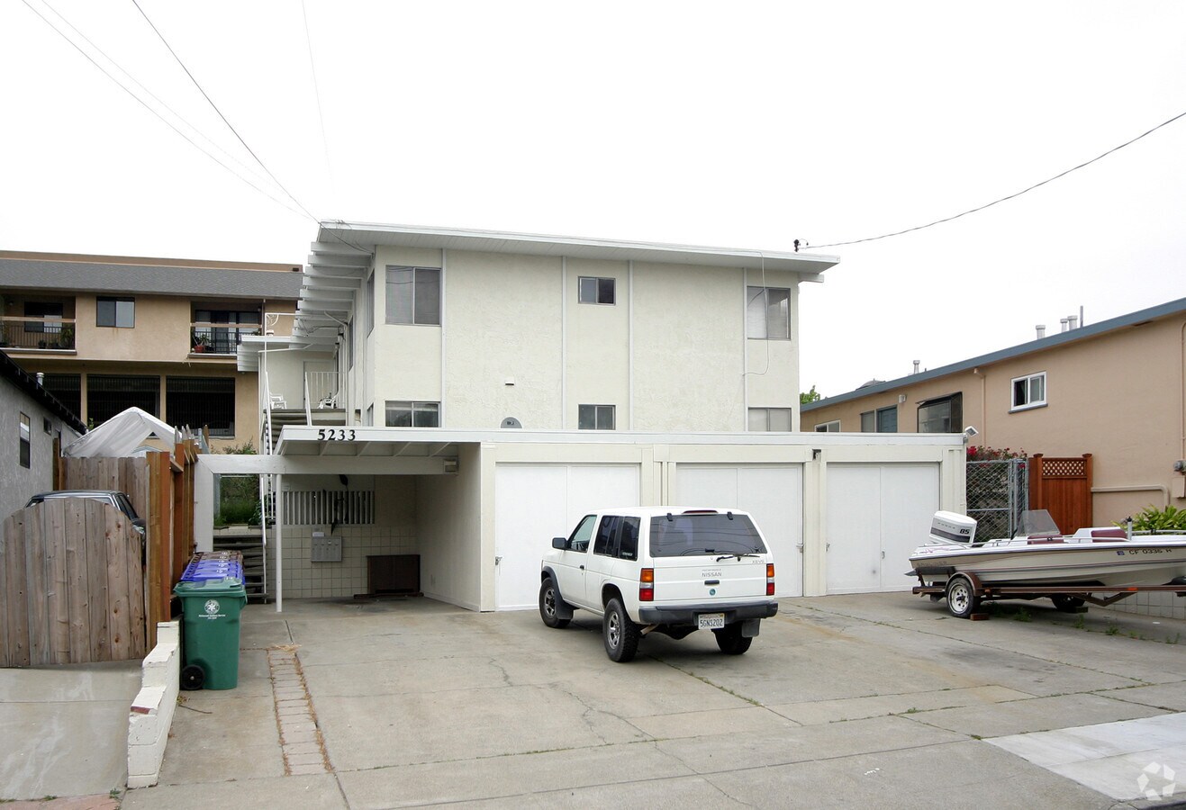 Photo - 5233-5231 Columbia