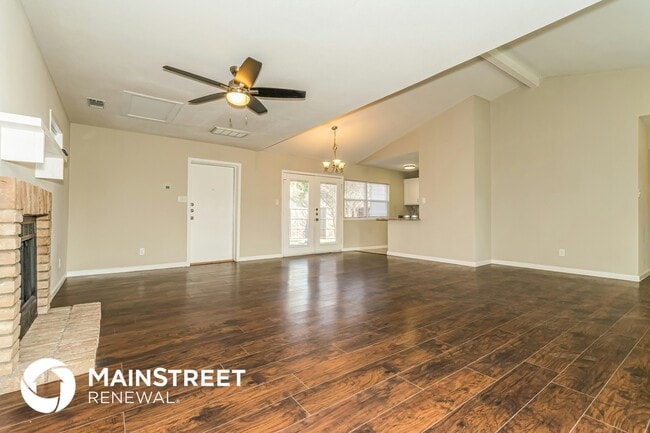 Photo - 527 Red Oak Dr