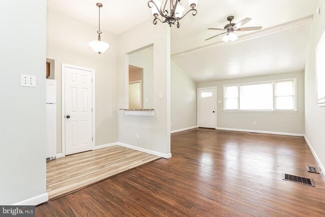 Building Photo - 1107 Hickory St Rental