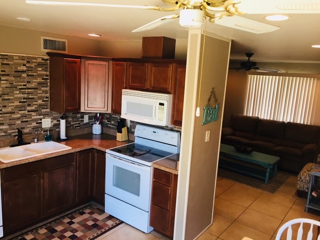 Kitchen w/ new tile backsplash - 1961 Park Terrace Pl