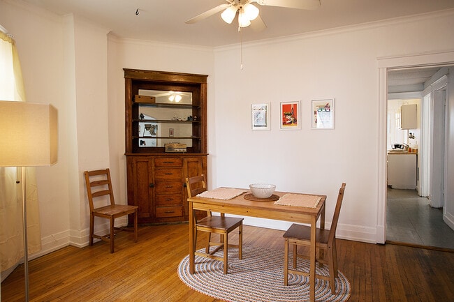 Photo - 2249 N Sawyer Ave Unidad 2