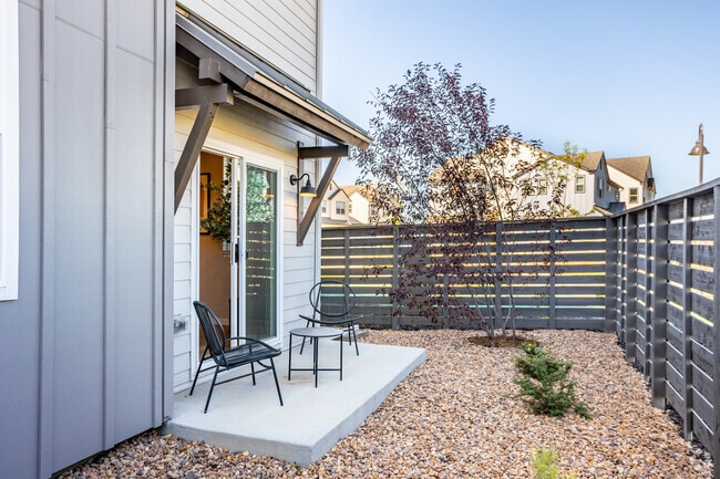 Red Feather 4BR, 2.5BA - 1,606SF - Patio