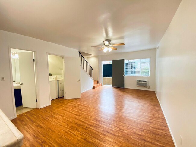 Photo - 13952 Moorpark Ave