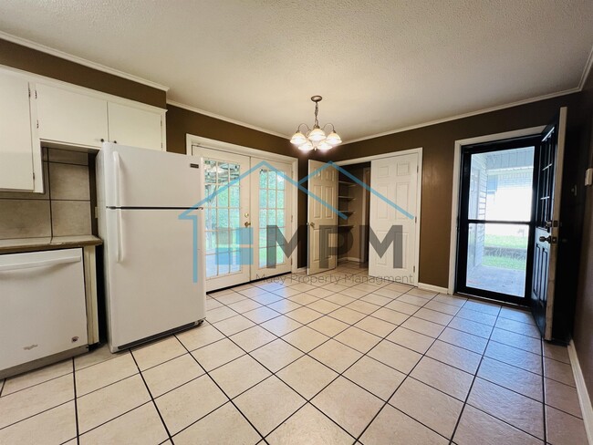 Photo - 128 Davis Ln