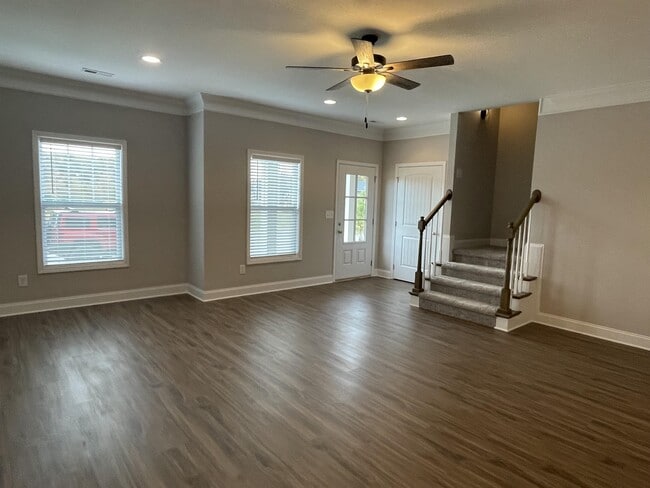 Photo - 338 Broadberry Ave