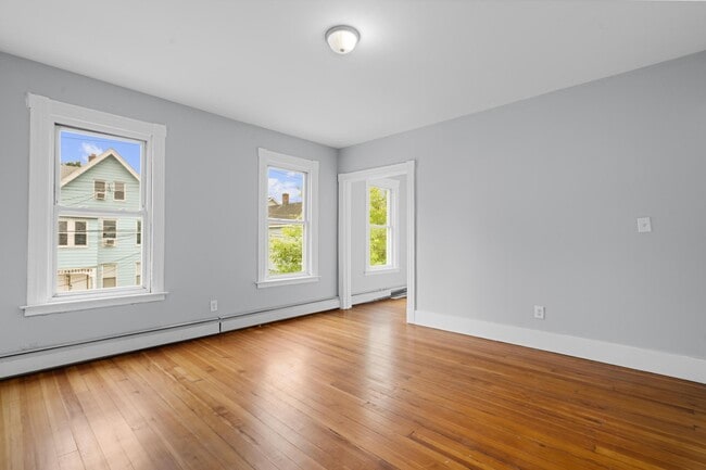 Photo - 354 Poplar St