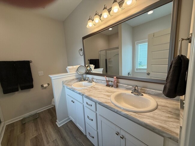 Photo - FOR RENT