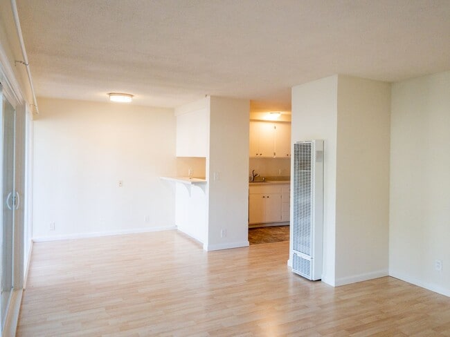 Photo - Tranquil 2BR/1BA Updated Unit! Tam Valley! Parking! Laundry! PROGRESSIVE Unidad #4
