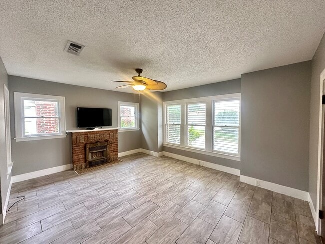 Photo - 3828 Avenue S 1/2