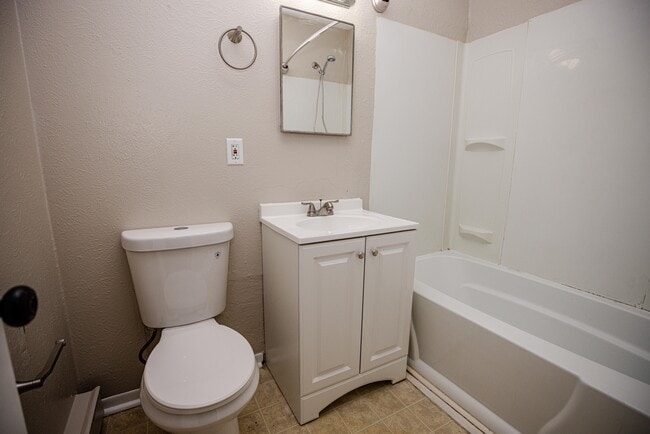 Photo - 6730 Hill Avenue