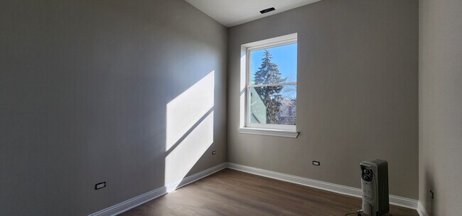 Photo - 2552 S Central Park Ave Unit 2R