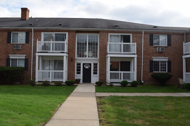 building 1 - 2425 Torquay Ave Unit 108
