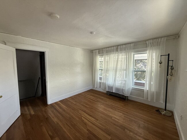 Building Photo - 135 Mills St