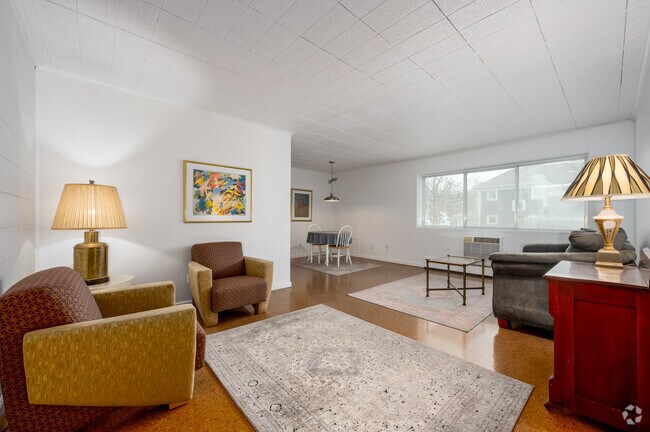 1BR, 1BA - 750SF - Living Room