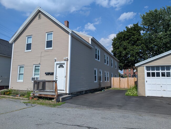 Building Photo - 34 Willow St Unit 1