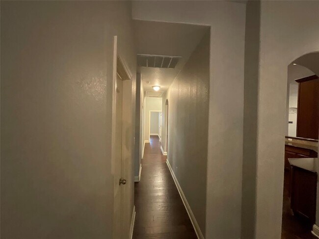 Photo - 3928 Crest Ln