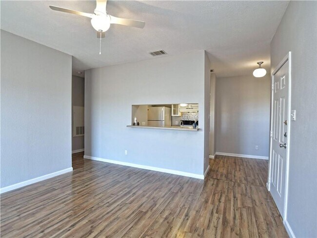 Photo - Beautiful 1 Bedroom, 1 Bath Condo Near The Domain Unidad #2015