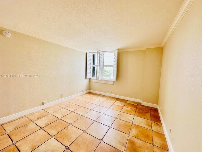 Photo - 2555 Collins Ave Unit 711