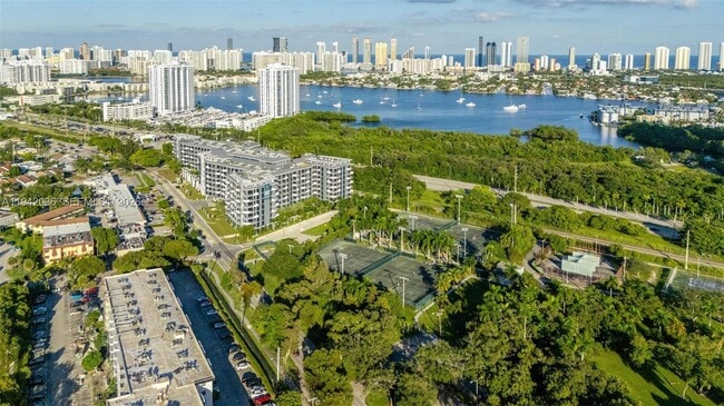 Building Photo - 16950 W Dixie Hwy Unit 330